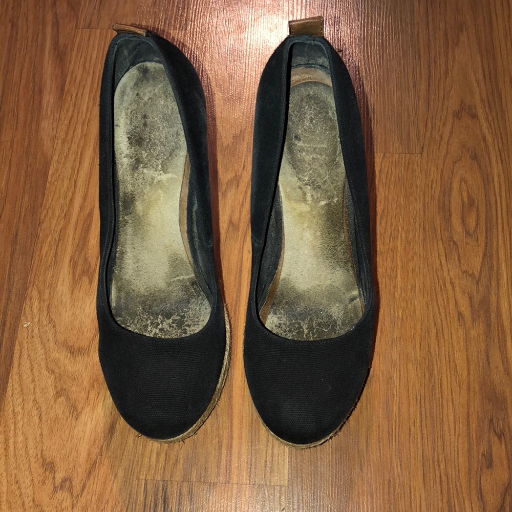 Aldo black wedges!